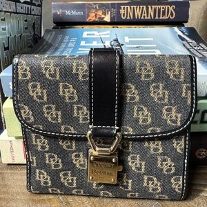 Dooney & Bourke classic wallet